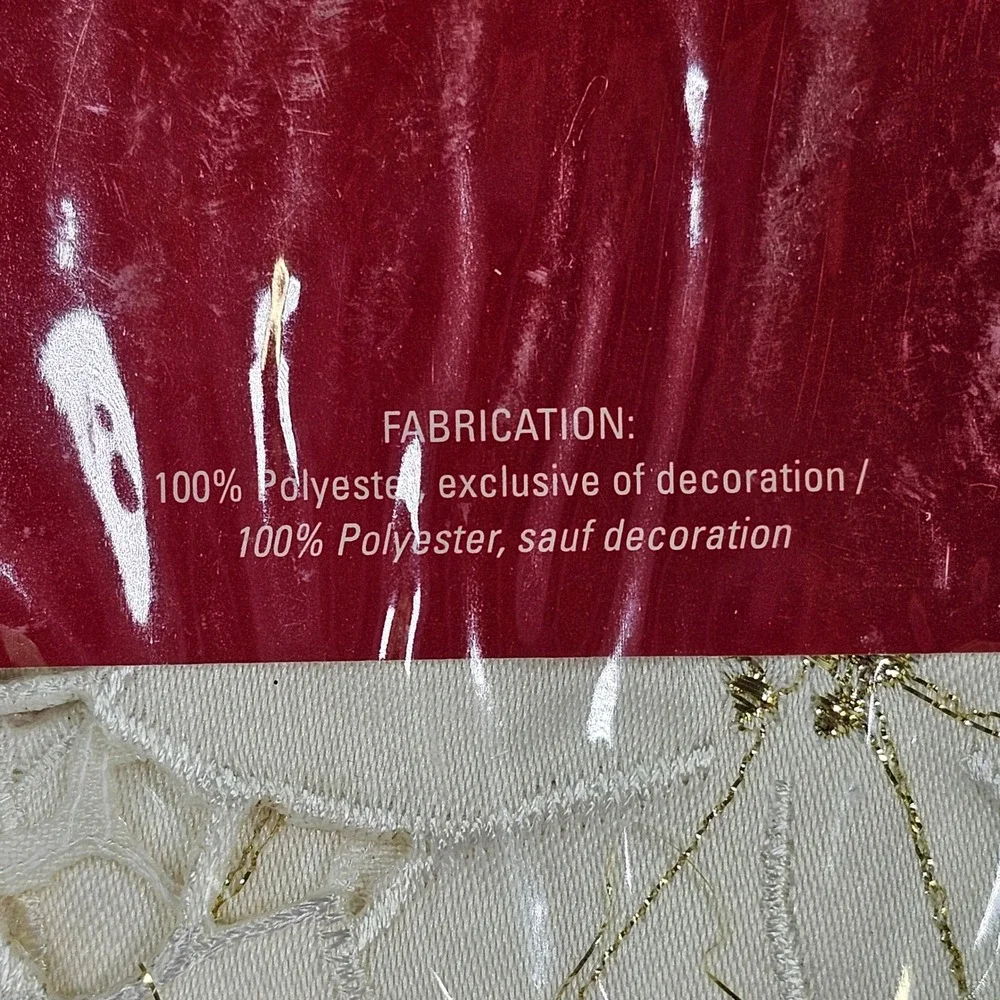 Bed Bath & Beyond Christmas Spirit Gold Tablecloth 60x84 Oval Ivory Poinsettia